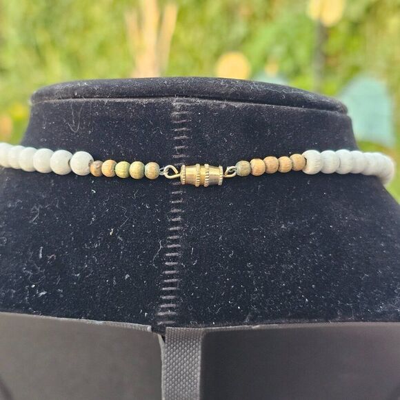 Vintage Mid-Century 1950's Shell Pendant Necklace with Green and Cream Beads - Picture 4 of 4